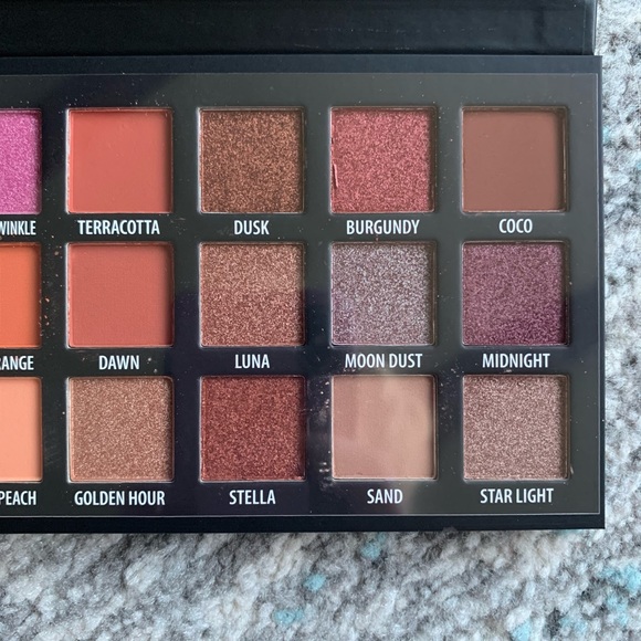 KAB Day + Night Eyeshadow Palette - Picture 4 of 6
